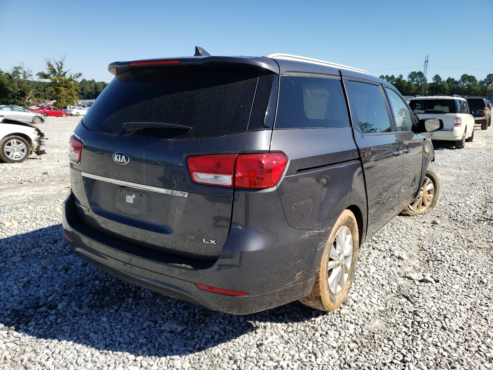 Photo 4 from auction – 2015 KIA SEDONA LX with VIN KNDMB5C11F6065880