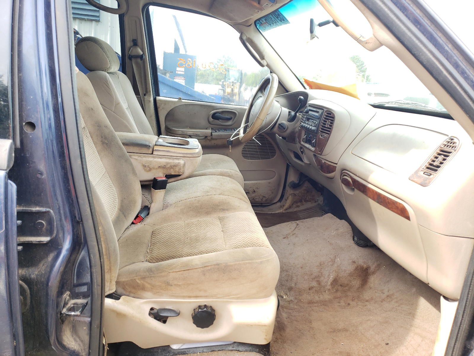 Photo 5 from auction – 2002 FORD F150 SUPER with VIN 1FTRW07L02KD78686