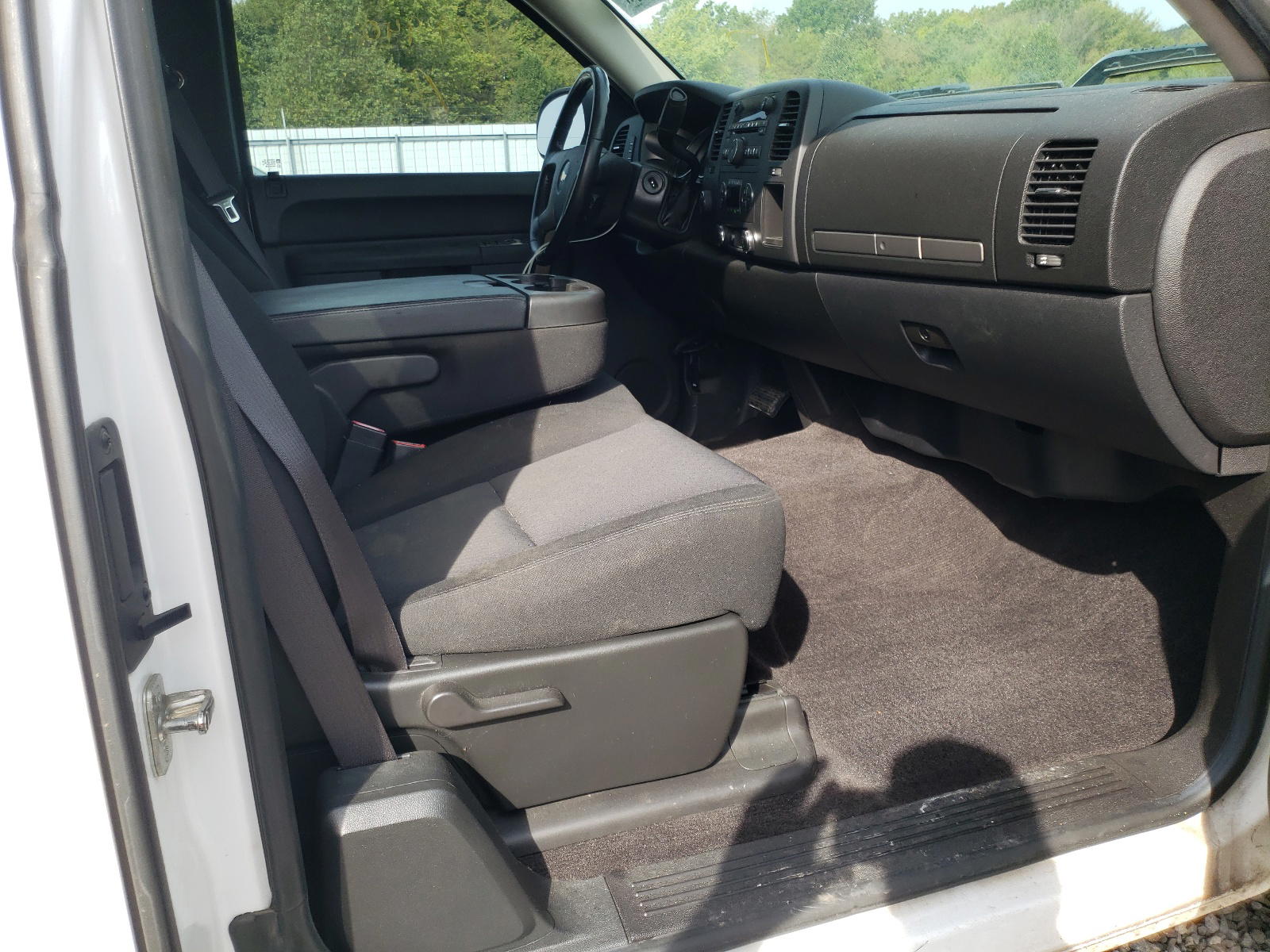 Photo 5 from auction – 2011 CHEVROLET SILVERADO with VIN 1GCRKSE33BZ460185
