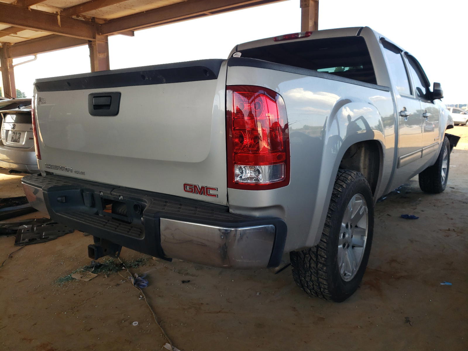 Photo 4 from auction – 2008 GMC SIERRA C15 with VIN 2GTEC13J881212474
