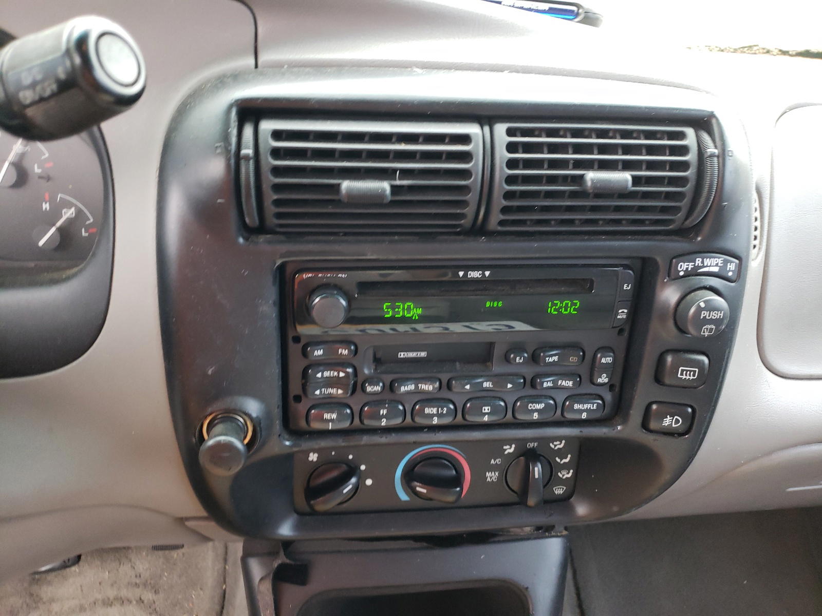 Photo 9 from auction – 1998 FORD EXPLORER with VIN 1FMYU22E0WUB88799