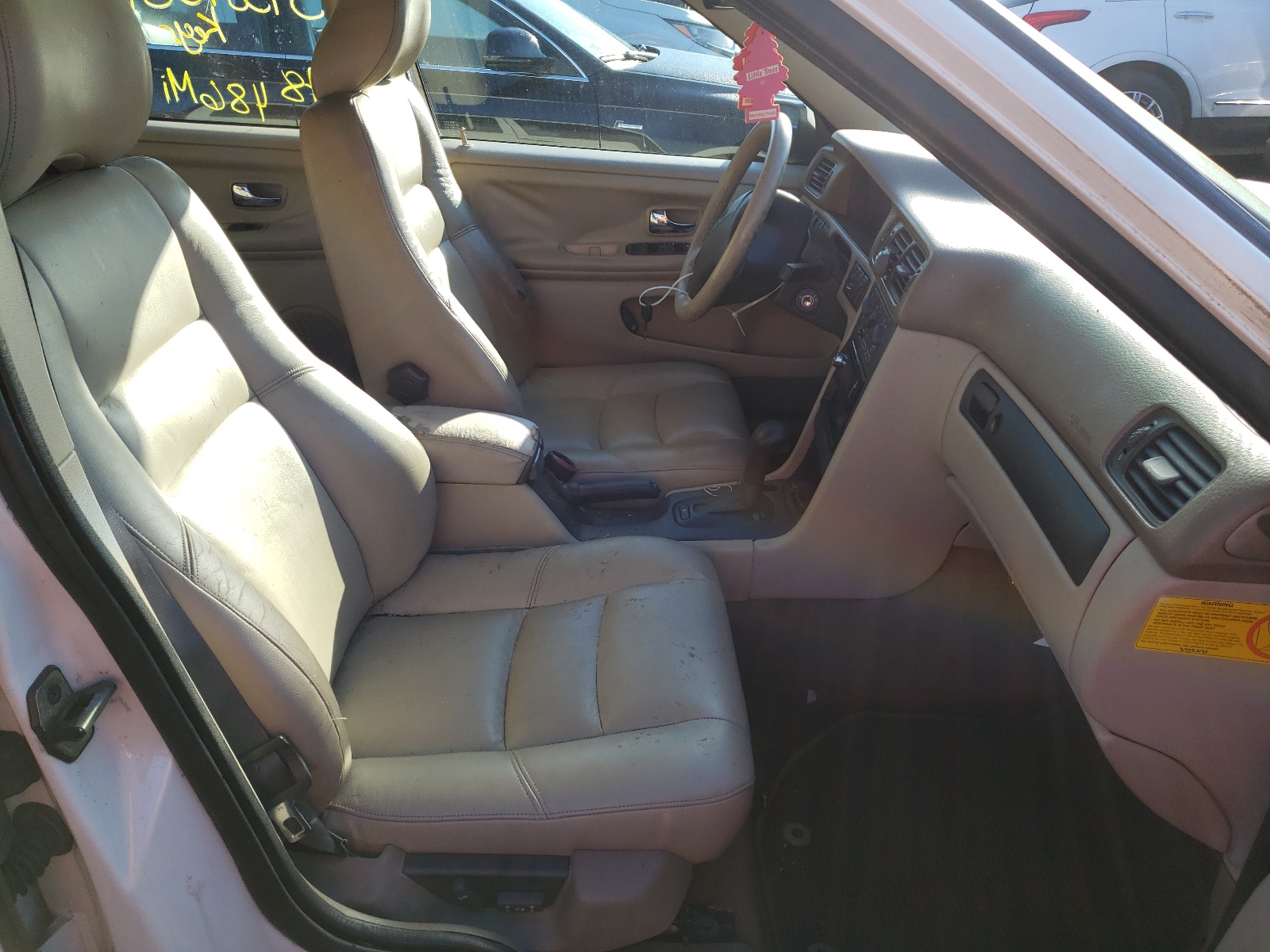 Photo 5 from auction – 2000 VOLVO V70 XC with VIN YV1LZ56D2Y2676485