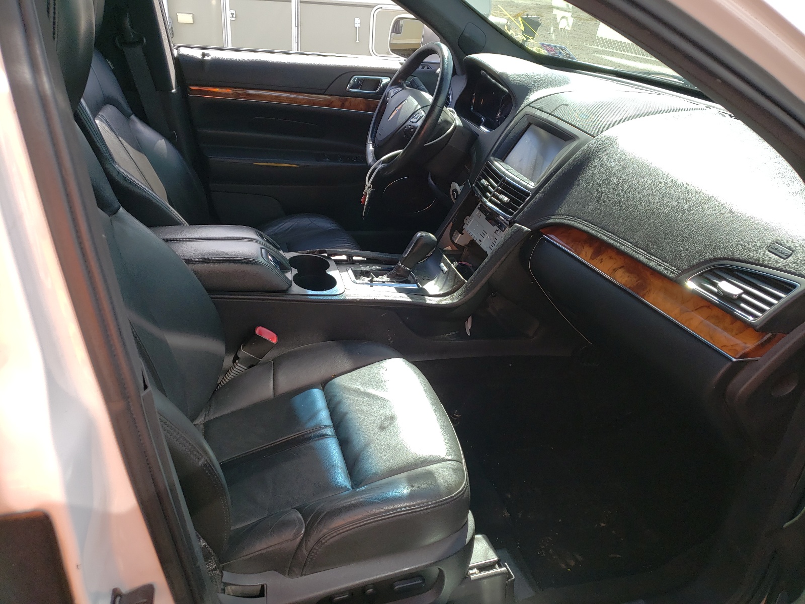 Photo 5 from auction – 2013 LINCOLN MKT with VIN 2L1MJ5LKXDBL58376