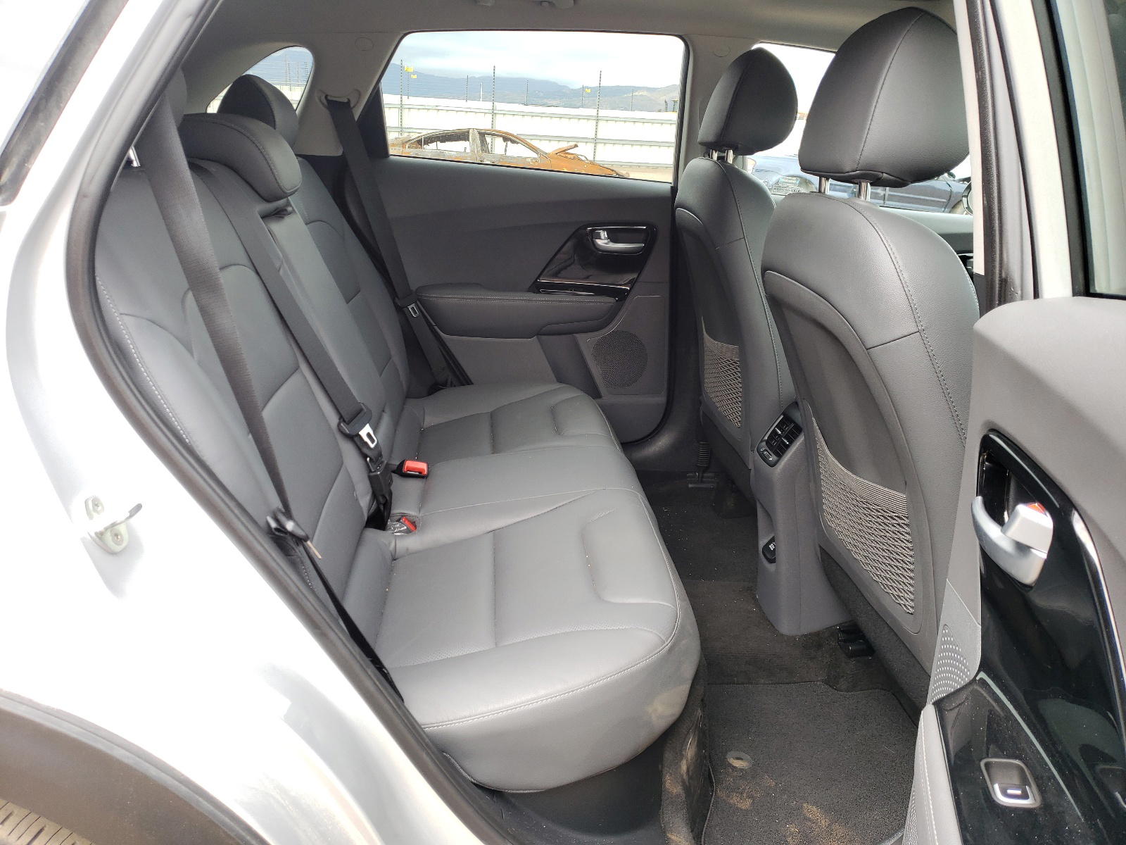 Photo 6 from auction – 2018 KIA NIRO TOURI with VIN KNDCE3LC2J5143316