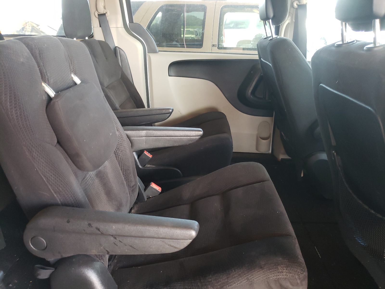 Photo 6 from auction – 2014 DODGE GRAND CARA with VIN 2C4RDGBG1ER392644