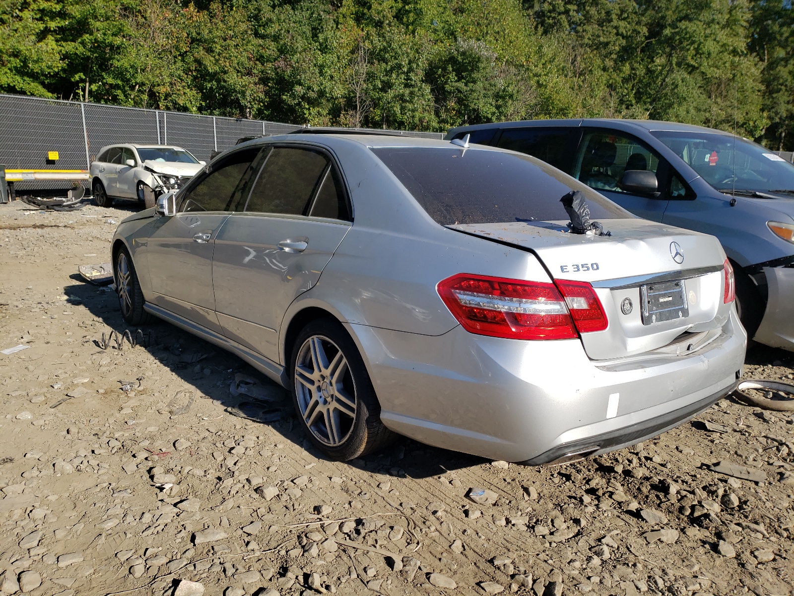 Photo 3 from auction – 2010 MERCEDES-BENZ E 350 with VIN WDDHF5GB2AA032259