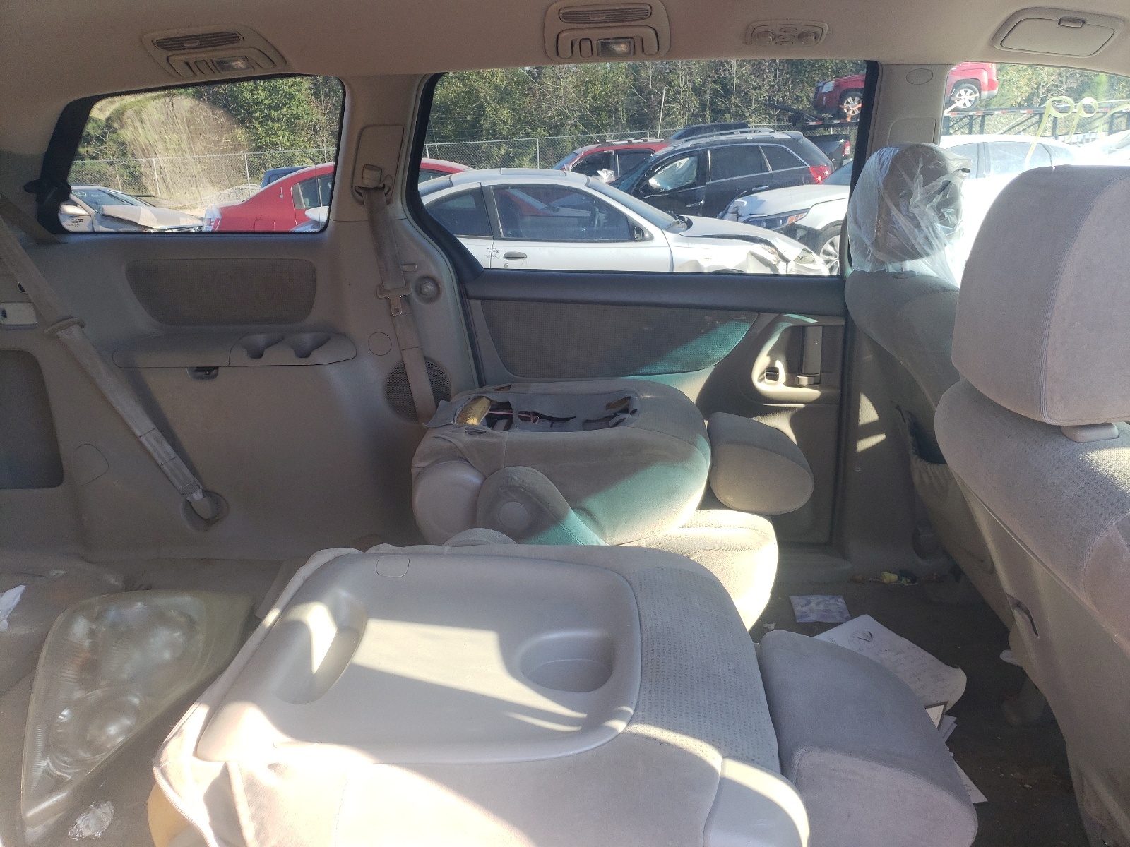 Photo 6 from auction – 2005 TOYOTA SIENNA CE with VIN 5TDZA23C95S366999