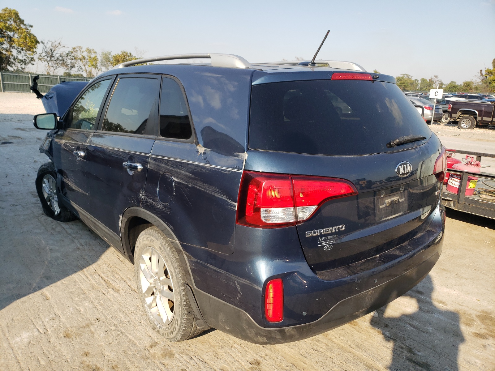 Photo 3 from auction – 2014 KIA SORENTO LX with VIN 5XYKT4A61EG459310