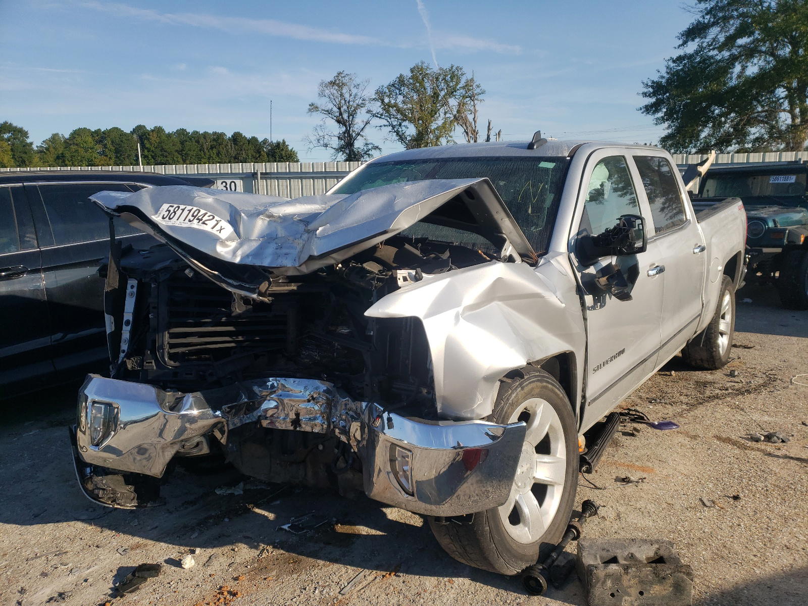 Photo 2 from auction – 2018 CHEVROLET SILVERADO with VIN 3GCUKSECXJG621544