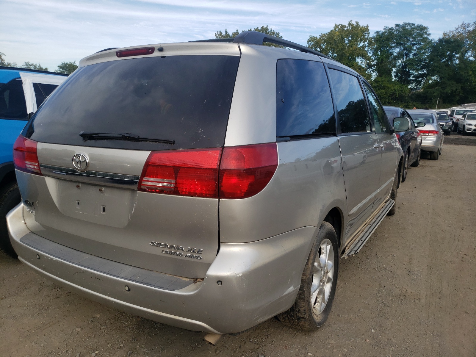 Photo 4 from auction – 2005 TOYOTA SIENNA XLE with VIN 5TDBA22C85S044390