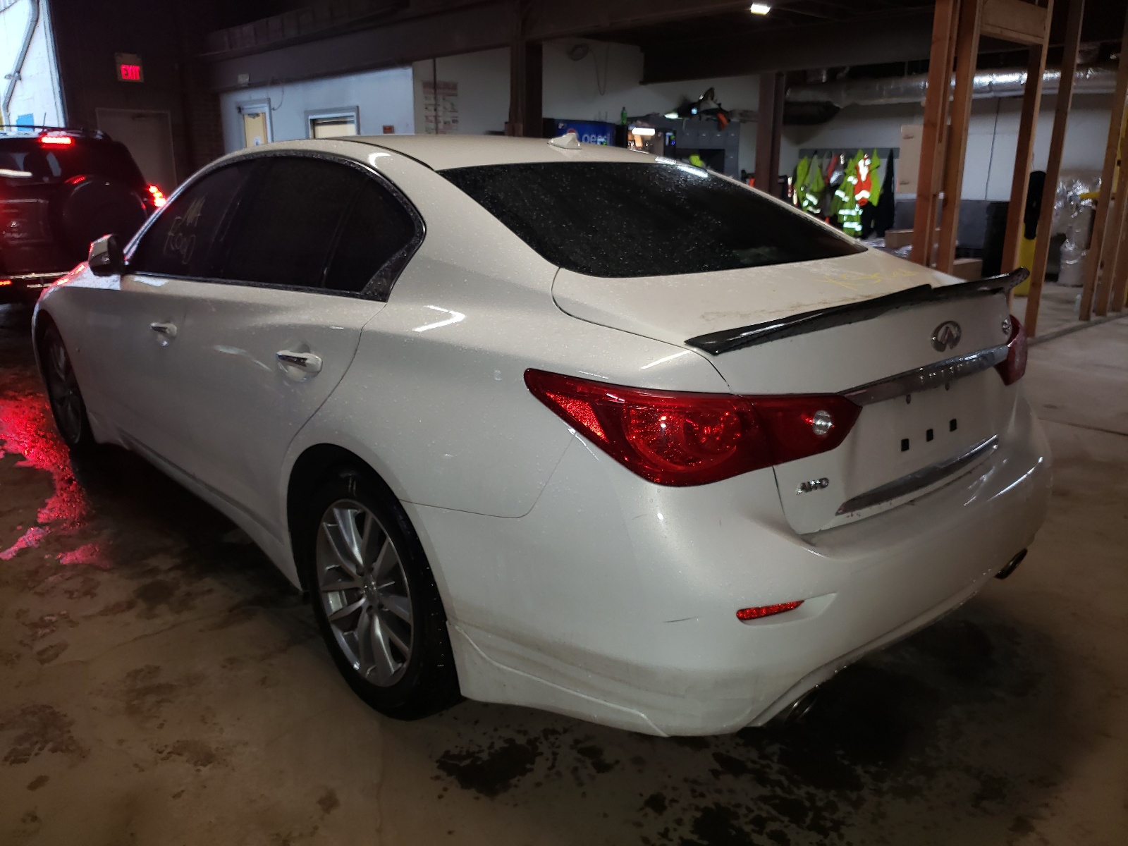 Photo 3 from auction – 2015 INFINITI Q50 BASE with VIN JN1BV7AR0FM418045