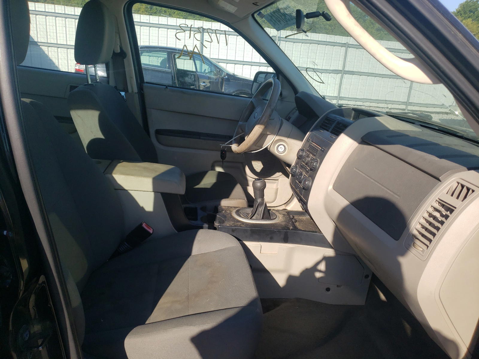Photo 5 from auction – 2011 FORD ESCAPE XLS with VIN 1FMCU0C74BKA05506
