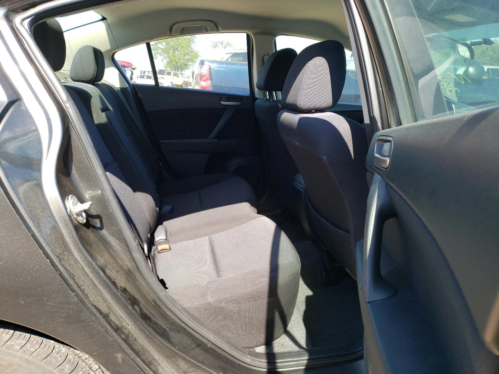Photo 6 from auction – 2011 MAZDA 3 I with VIN JM1BL1VF0B1364211