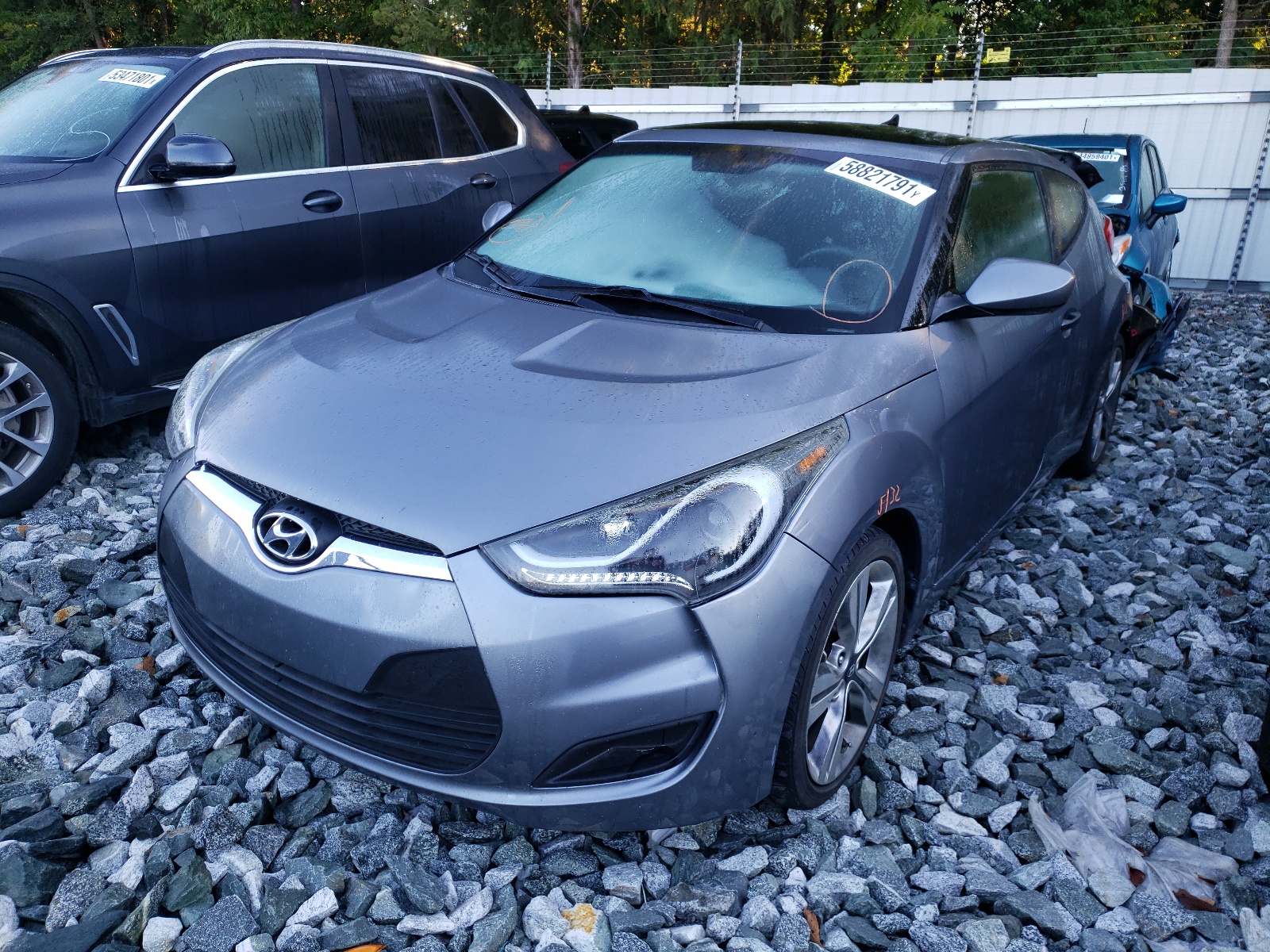 Photo 2 from auction – 2017 HYUNDAI VELOSTER with VIN KMHTC6AD1HU321022