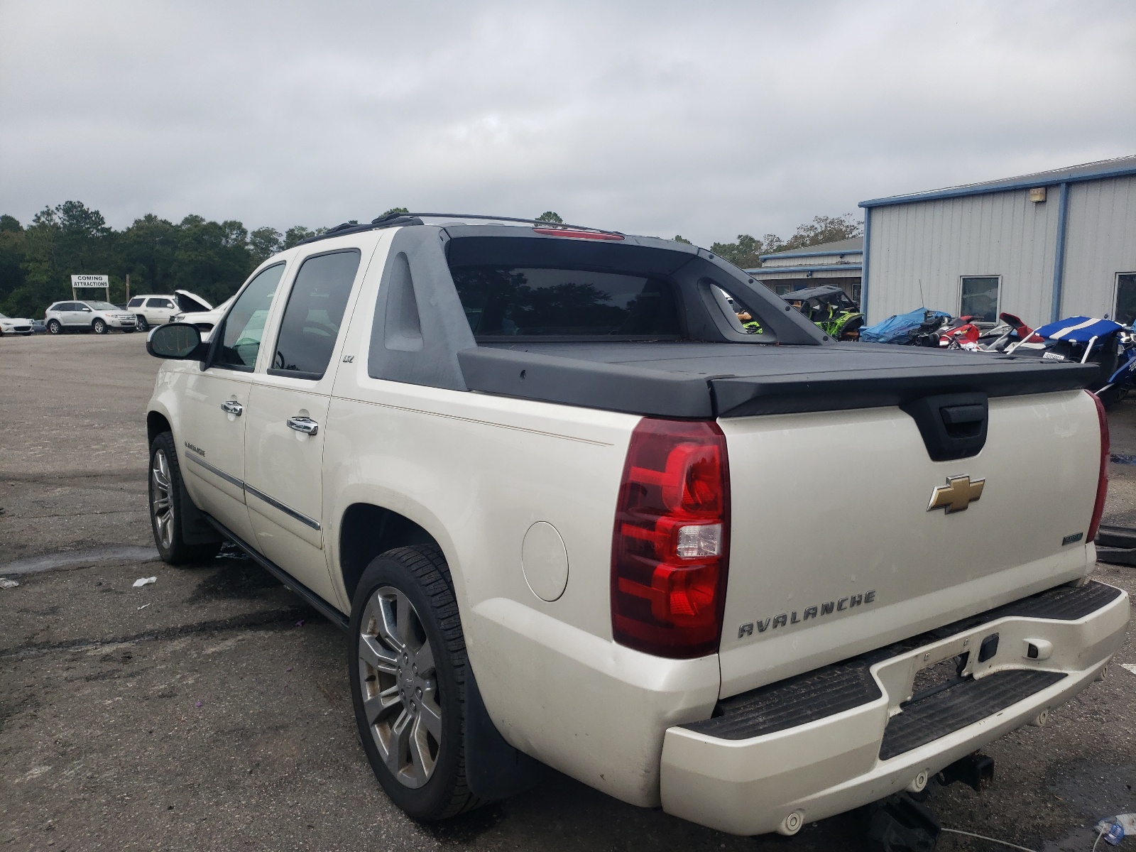 Photo 3 from auction – 2011 CHEVROLET AVALANCHE with VIN 3GNTKGE34BG146958