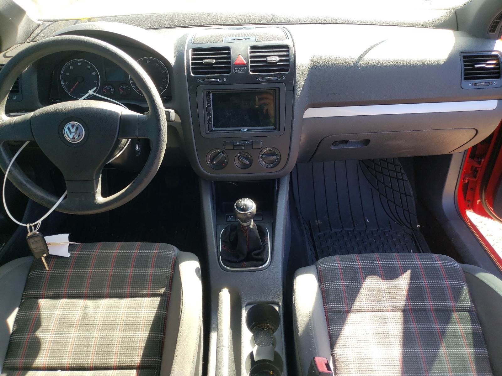 Photo 9 from auction – 2008 VOLKSWAGEN RABBIT with VIN WVWAB71K88W084777