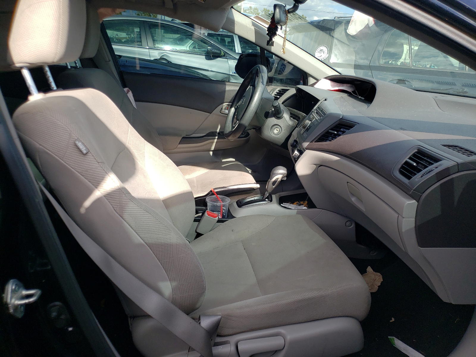 Photo 5 from auction – 2012 HONDA CIVIC LX with VIN 19XFB2F57CE051736