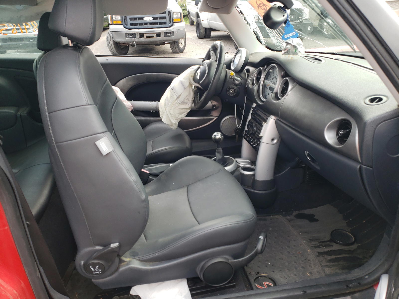 Photo 5 from auction – 2005 MINI COOPER S with VIN WMWRE33555TL10715