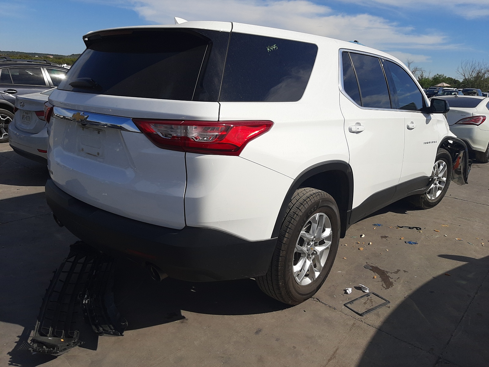 Photo 4 from auction – 2018 CHEVROLET TRAVERSE L with VIN 1GNERFKW3JJ249833