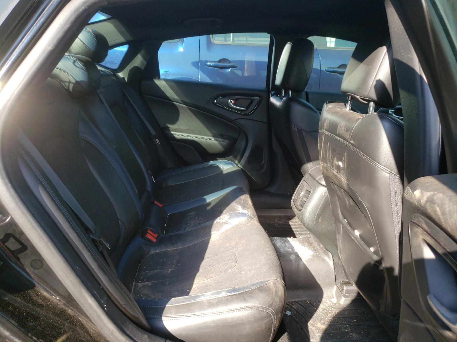 Photo 6 from auction – 2015 CHRYSLER 200 S with VIN 1C3CCCDG9FN543702