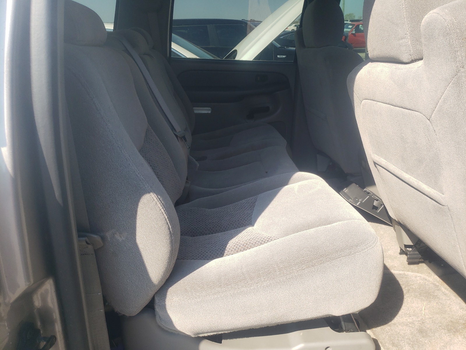 Photo 6 from auction – 2003 CHEVROLET SUBURBAN K with VIN 1GNFK16Z13J150267