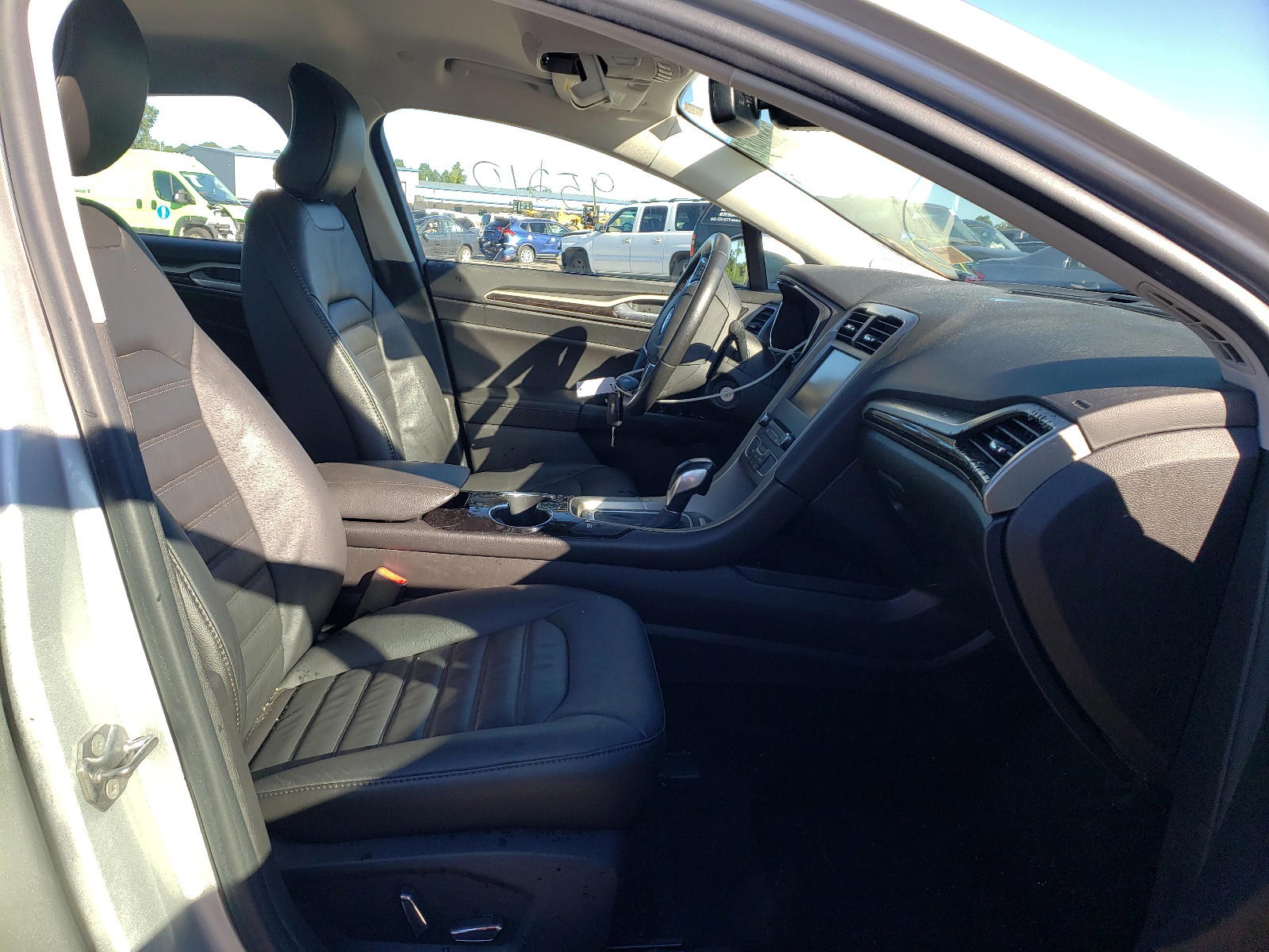 Photo 5 from auction – 2016 FORD FUSION SE with VIN 3FA6P0LU8GR333390