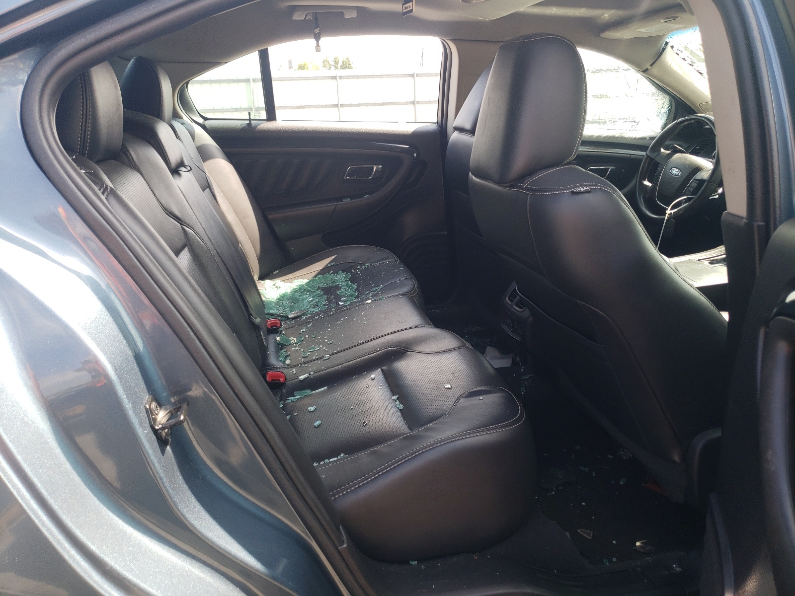 Zdjęcie 6 z aukcji – 2010 FORD TAURUS LIM z VIN 1FAHP2FW7AG161546