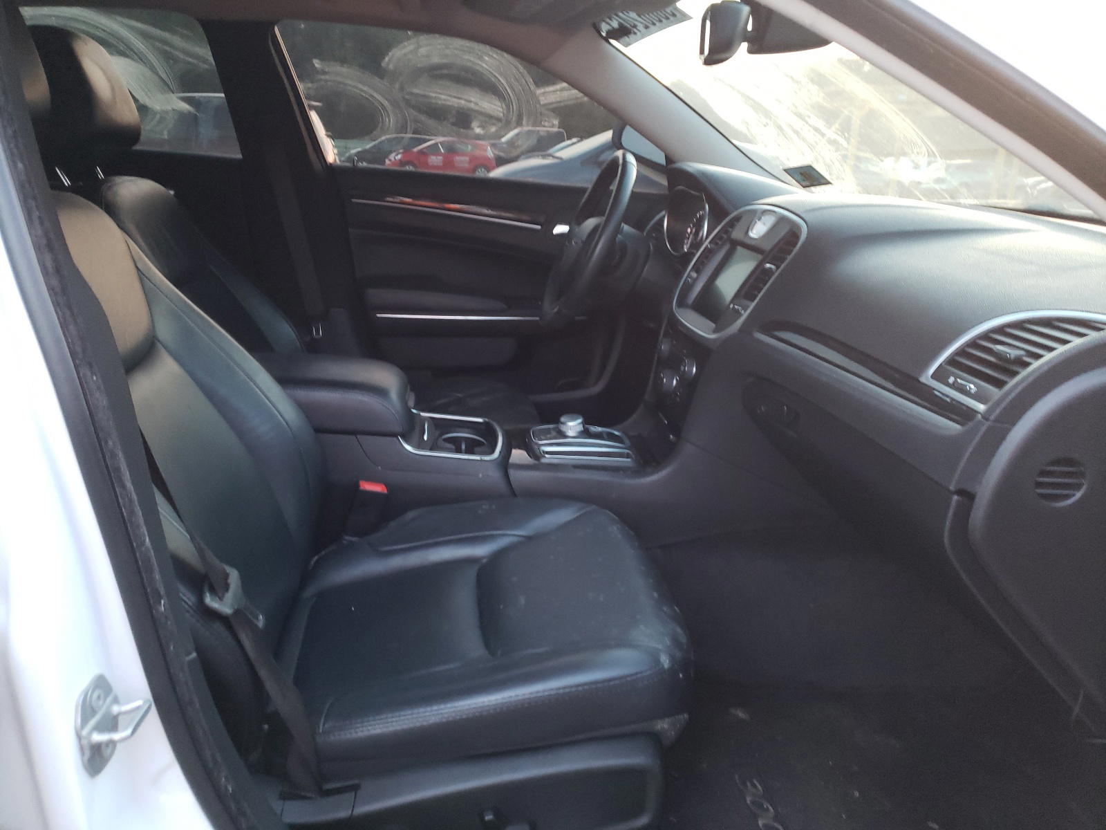 Photo 5 from auction – 2015 CHRYSLER 300 LIMITE with VIN 2C3CCAAG5FH929597