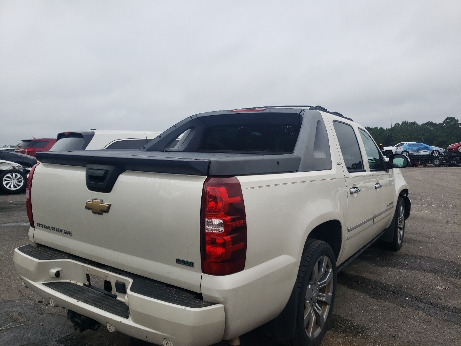 Photo 4 from auction – 2011 CHEVROLET AVALANCHE with VIN 3GNTKGE34BG146958