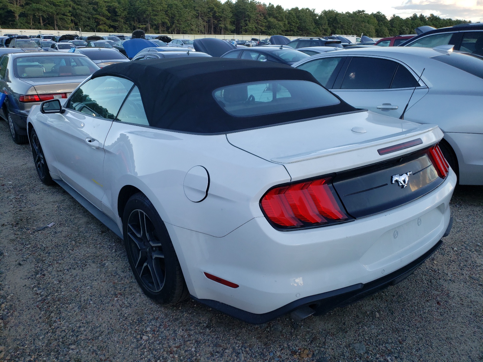 Photo 3 from auction – 2018 FORD MUSTANG with VIN 1FATP8UH0J5132659