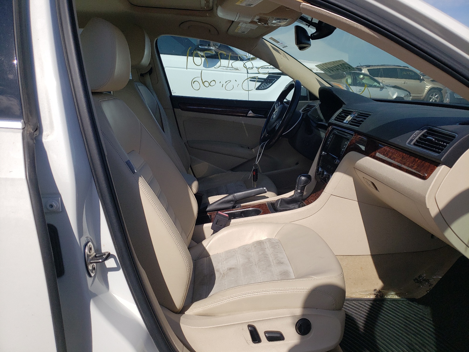 Photo 5 from auction – 2013 VOLKSWAGEN PASSAT SEL with VIN 1VWCM7A3XDC001029