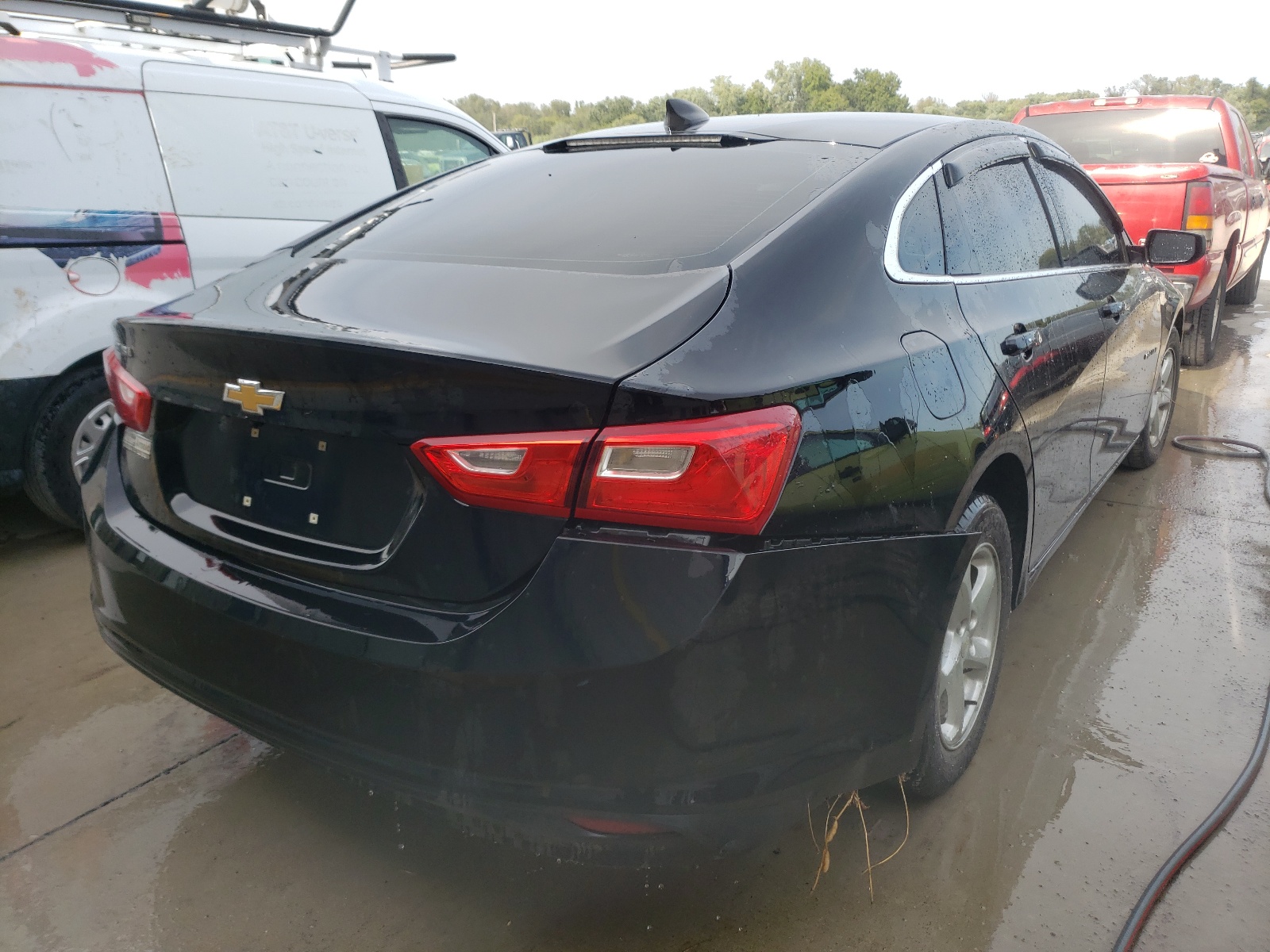 Photo 4 from auction – 2017 CHEVROLET MALIBU LS with VIN 1G1ZB5ST5HF284667