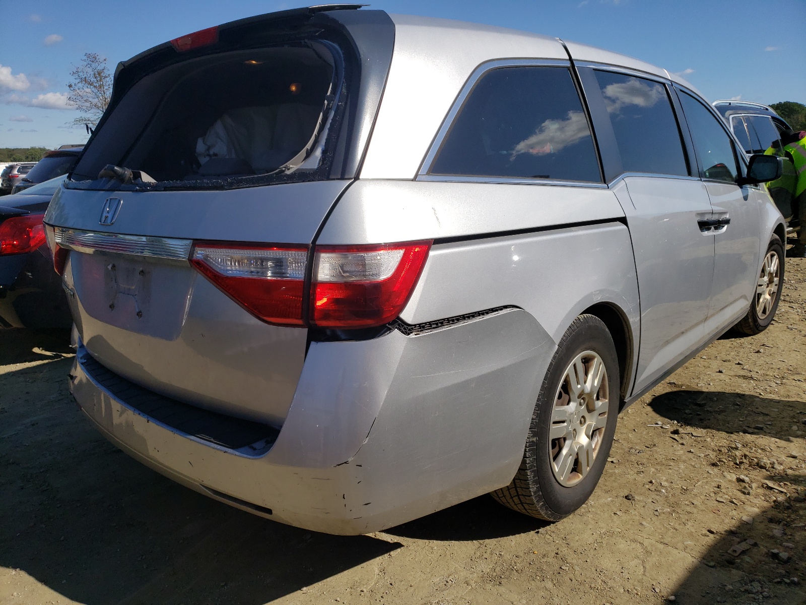 Photo 4 from auction – 2011 HONDA ODYSSEY LX with VIN 5FNRL5H23BB040756
