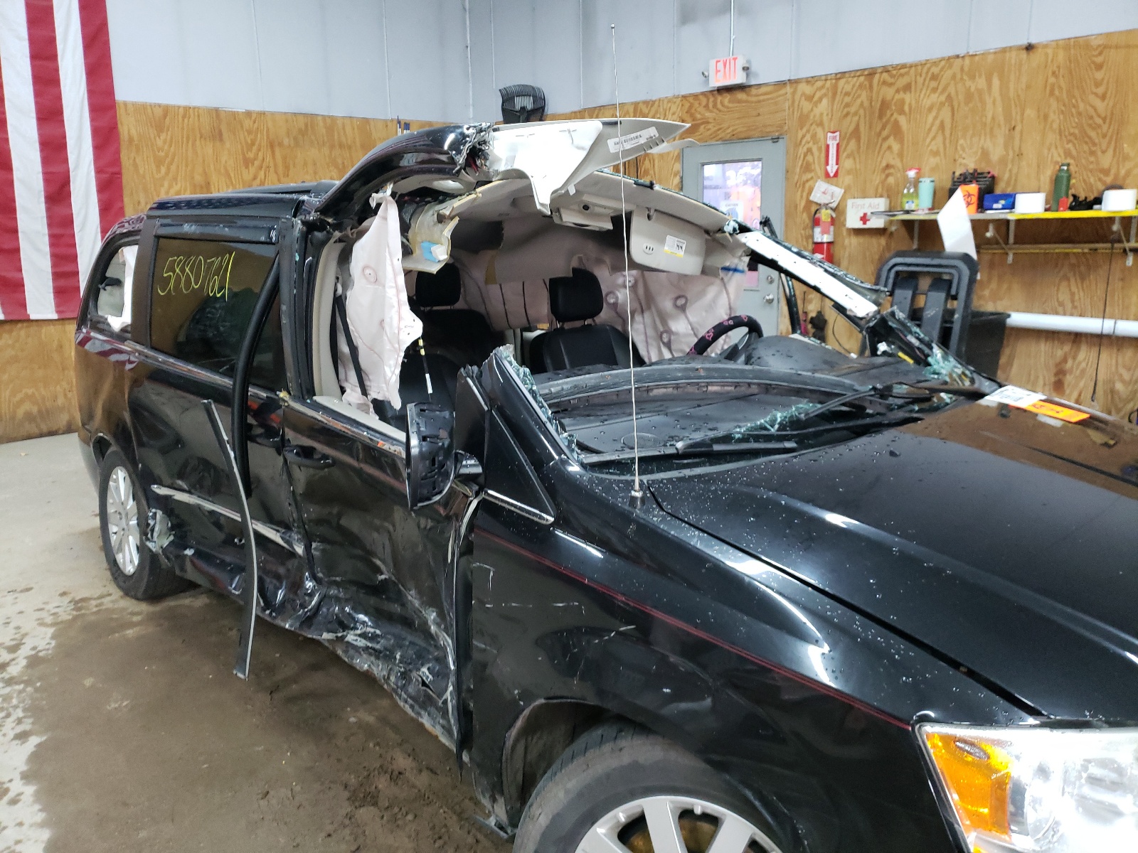 Photo 9 from auction – 2014 CHRYSLER TOWN & COU with VIN 2C4RC1BG1ER125679