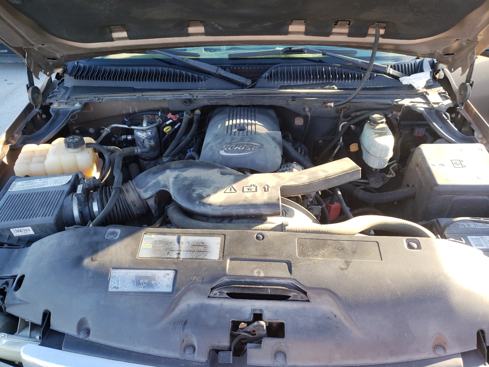 Photo 7 from auction – 2004 GMC YUKON with VIN 1GKEC13T74R116715