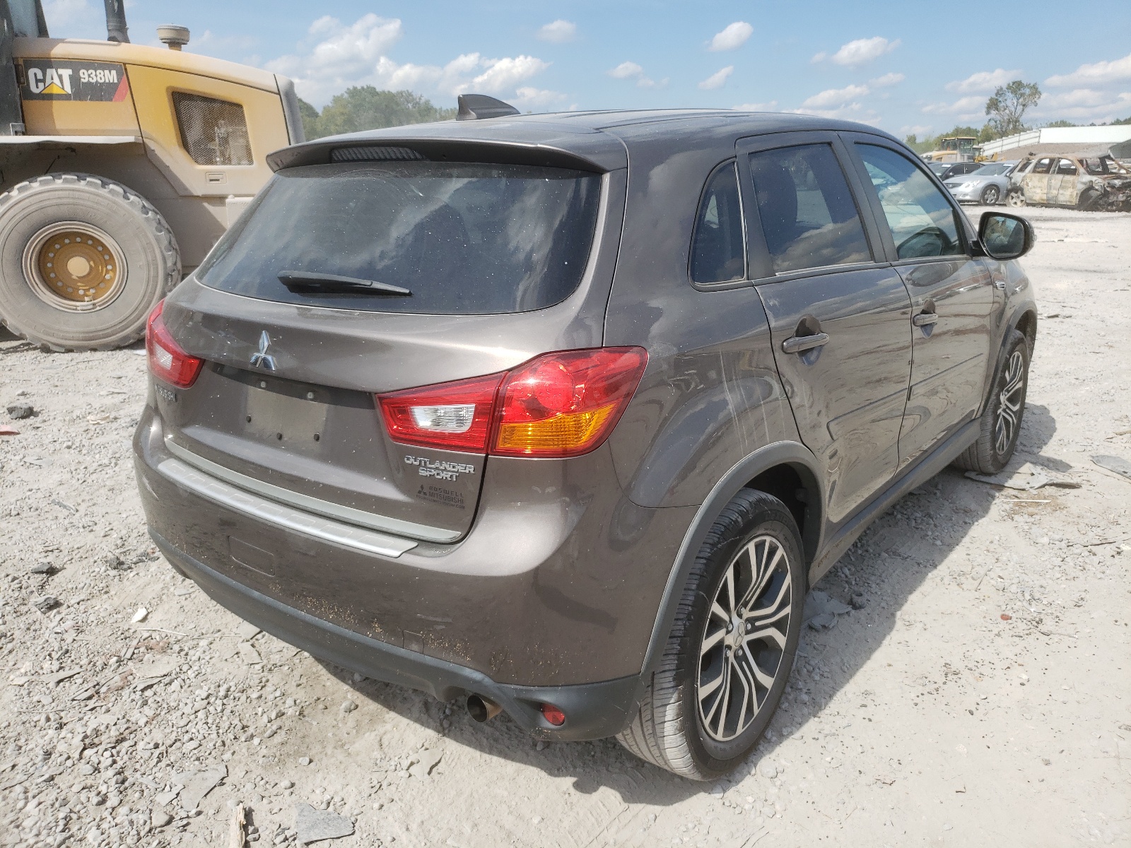 صورة رقم 4 من المزاد - 2017 MITSUBISHI OUTLANDER مع VIN JA4AP3AU4HZ016366