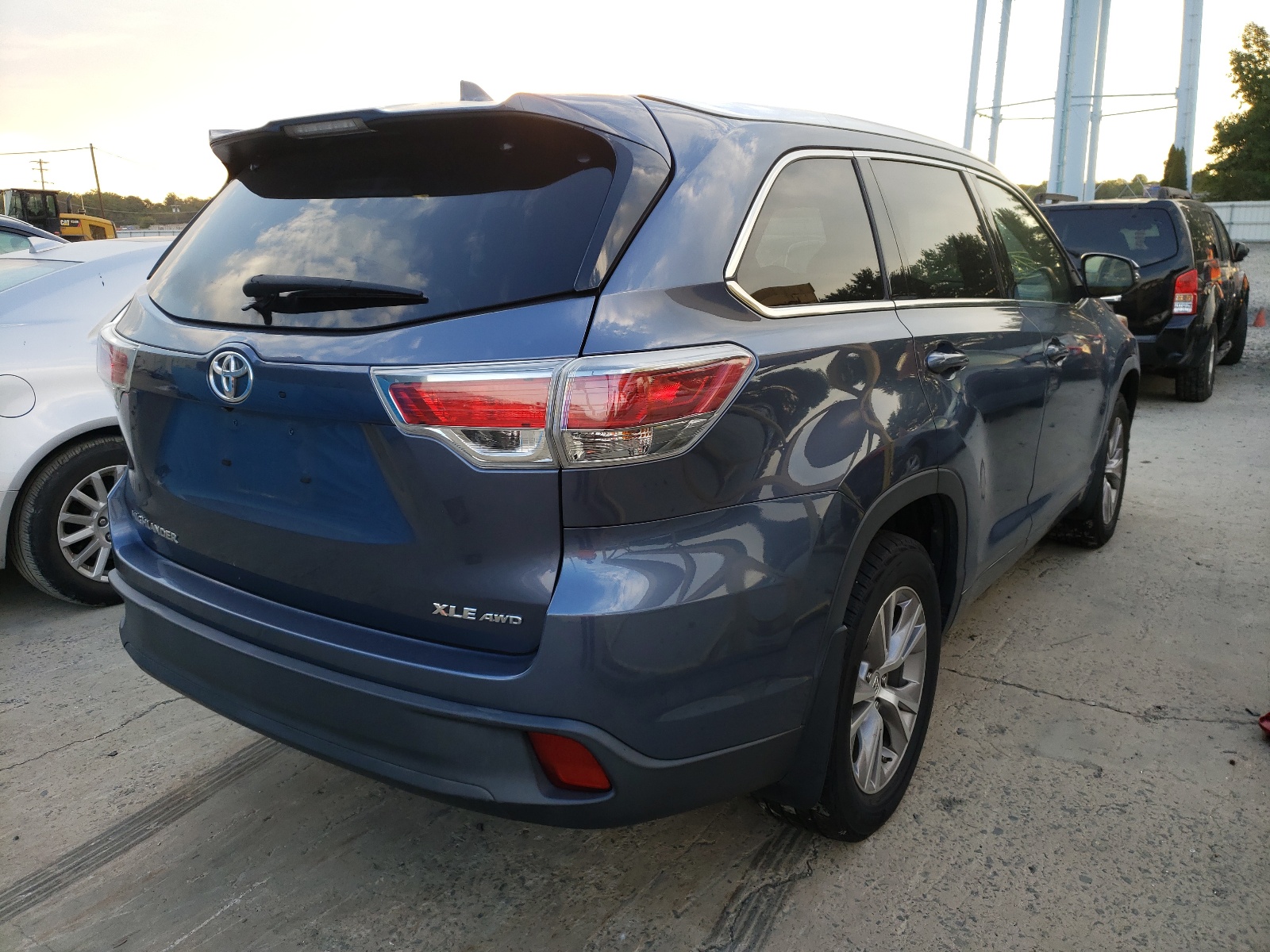 Zdjęcie 4 z aukcji – 2015 TOYOTA HIGHLANDER z VIN 5TDJKRFH5FS117126