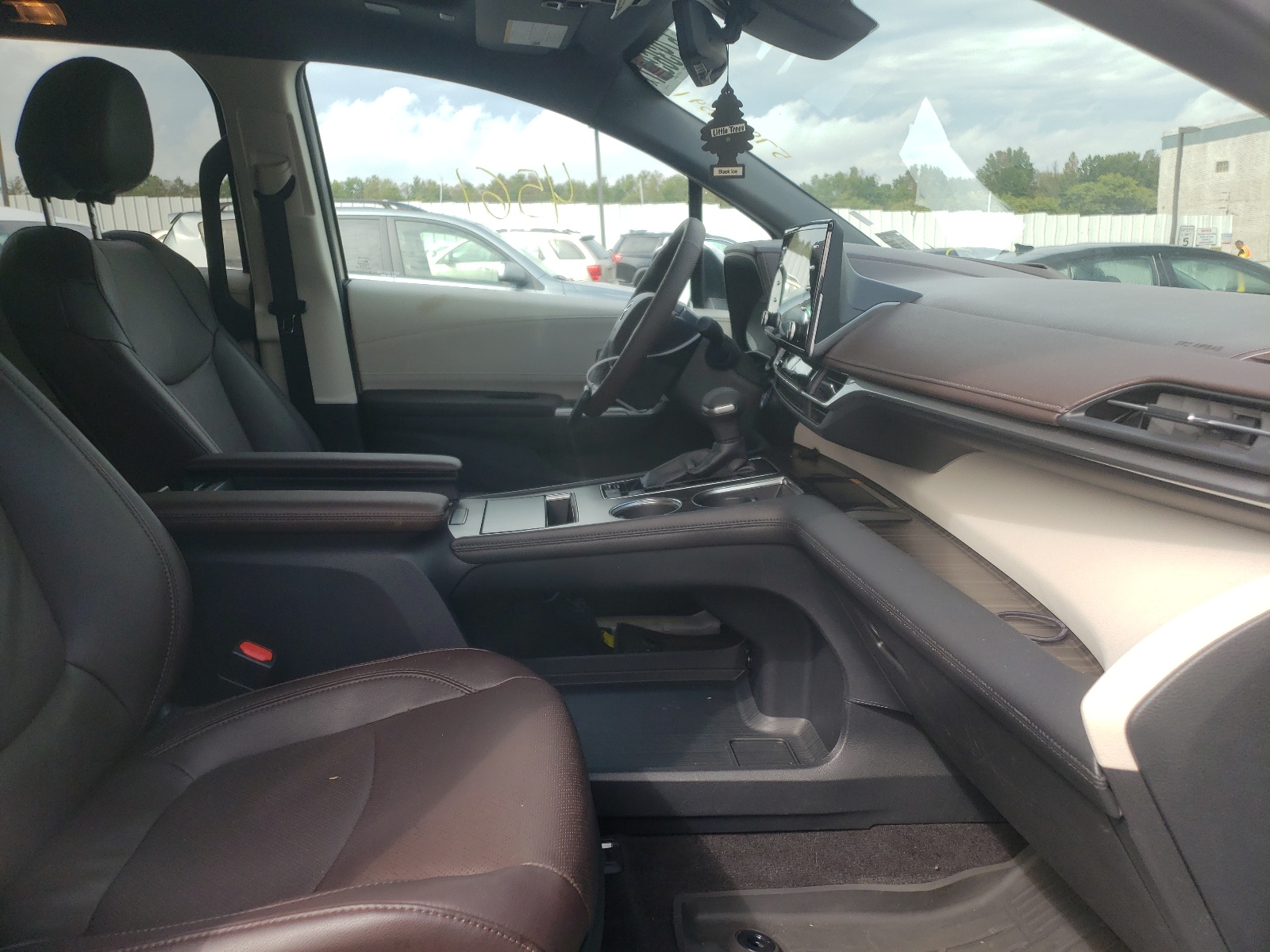 Photo 5 from auction – 2021 TOYOTA SIENNA LIM with VIN 5TDESKFC5MS026741