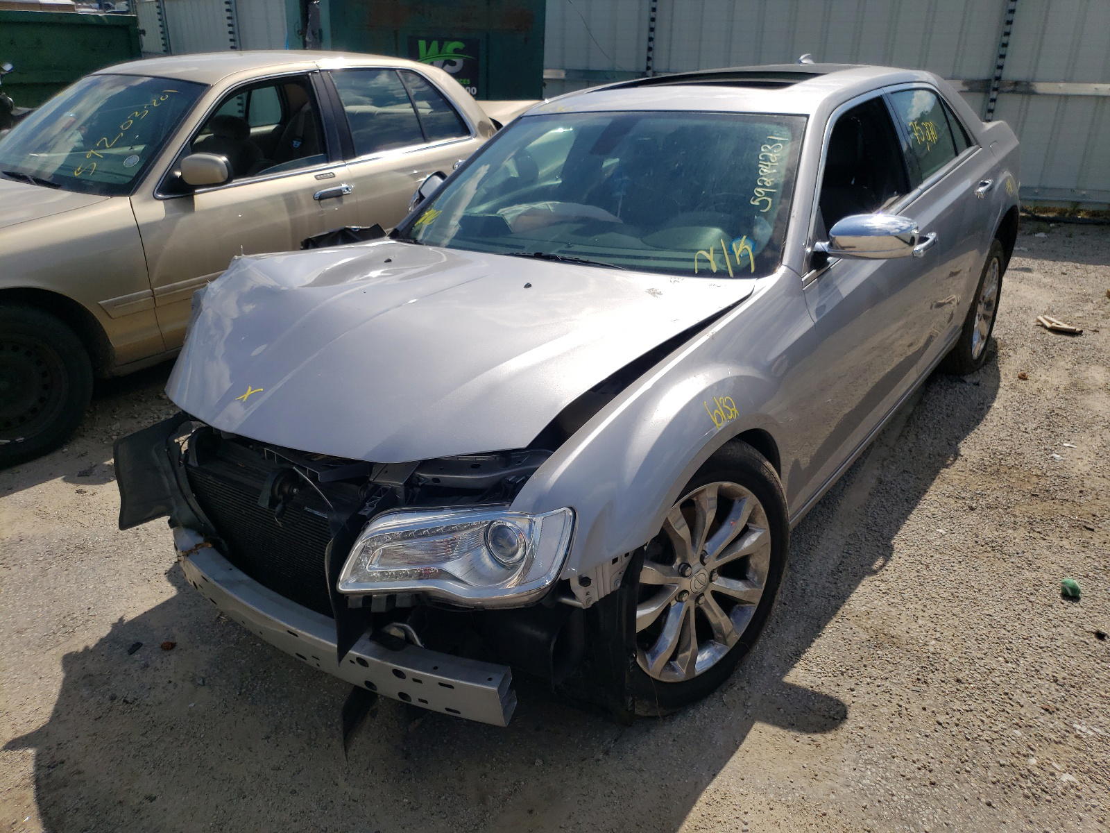 Photo 2 from auction – 2016 CHRYSLER 300C with VIN 2C3CCAKG0GH261725