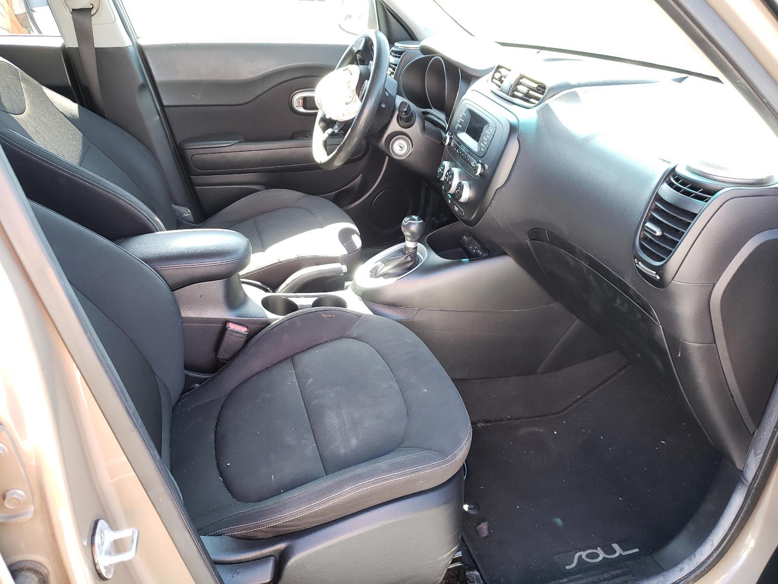 Photo 5 from auction – 2014 KIA SOUL with VIN KNDJN2A26E7109420