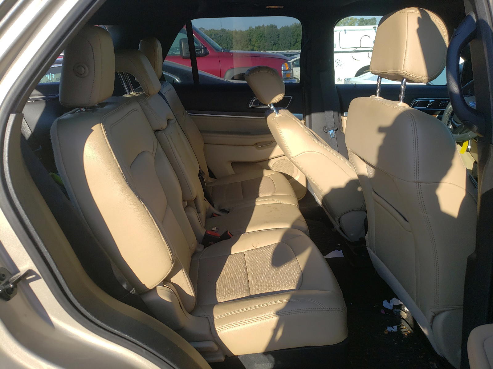 Photo 6 from auction – 2017 FORD EXPLORER L with VIN 1FM5K7F87HGD35552