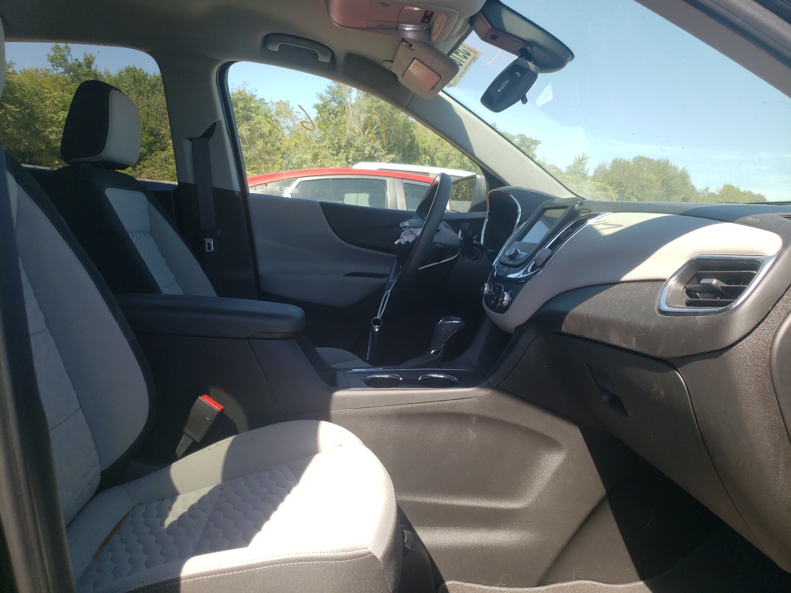 Photo 5 from auction – 2020 CHEVROLET EQUINOX LS with VIN 2GNAXHEV9L6279986