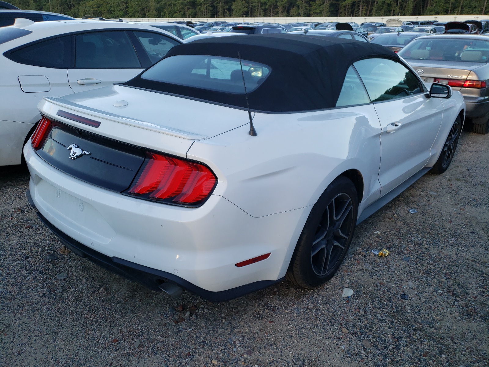 Photo 4 from auction – 2018 FORD MUSTANG with VIN 1FATP8UH0J5132659