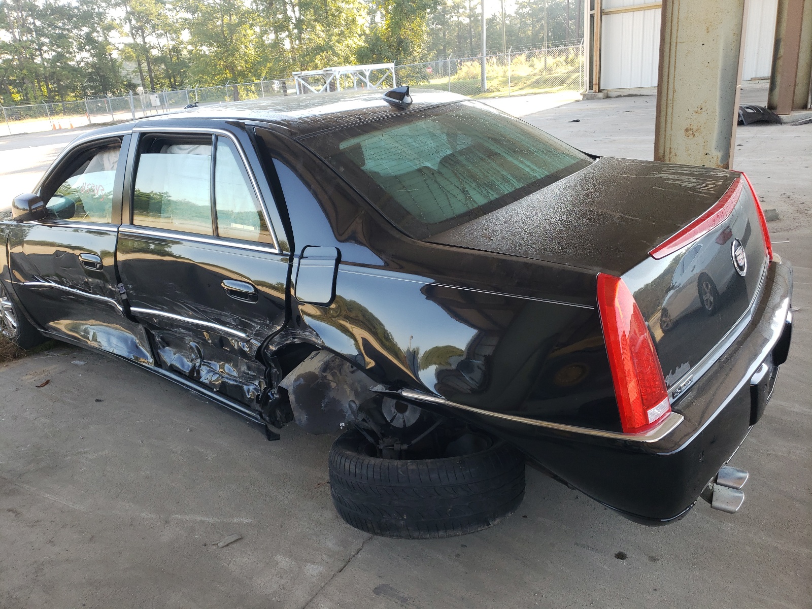 Photo 9 from auction – 2011 CADILLAC DTS LUXURY with VIN 1G6KD5E63BU111440