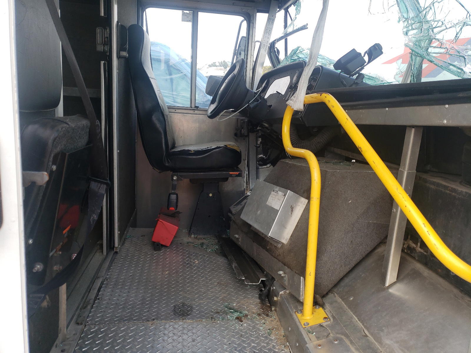 Photo 5 from auction – 2017 FORD ECONOLINE with VIN 1FC3E4K65HDC47848