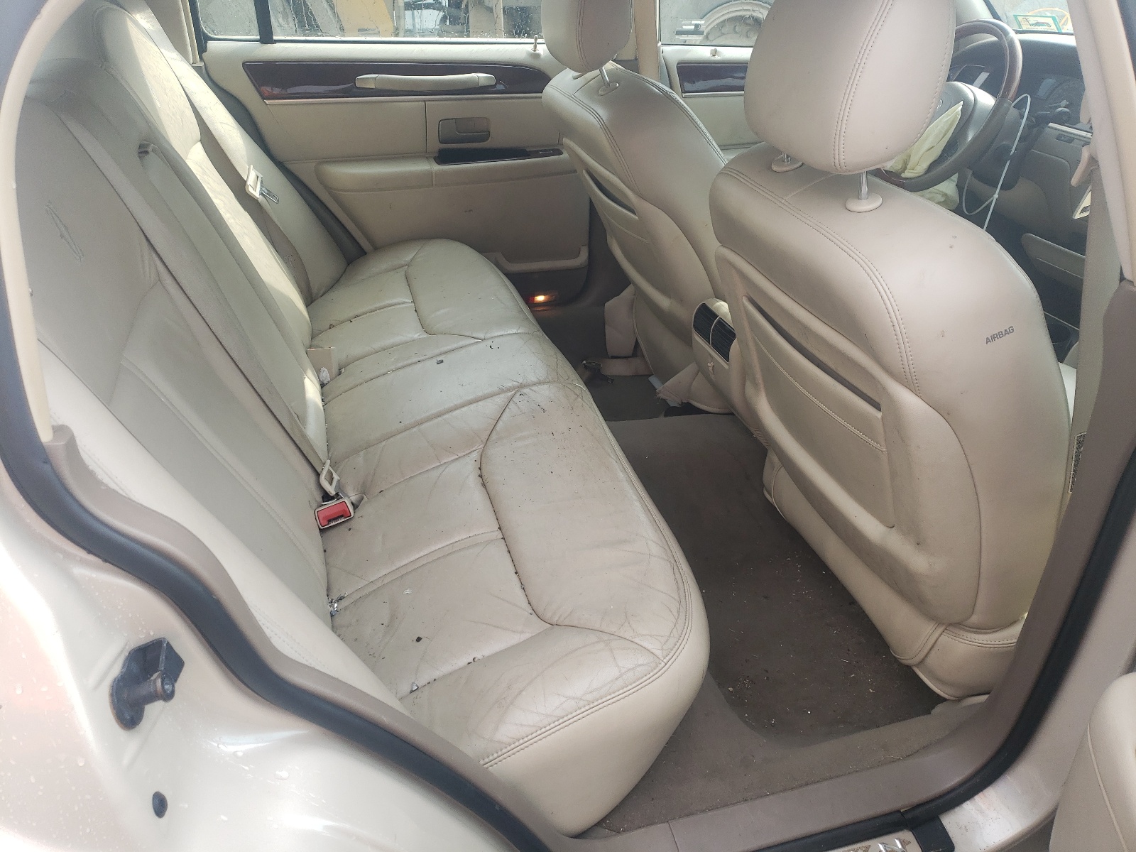 Photo 6 from auction – 2003 LINCOLN TOWN CAR C with VIN 1LNHM83W33Y615570