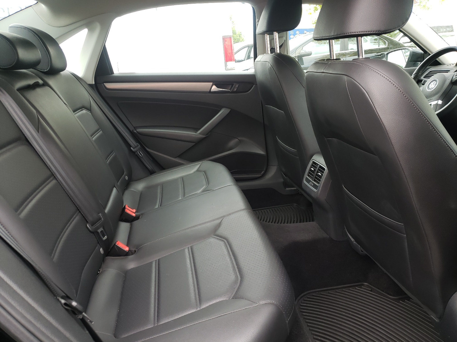 Photo 6 from auction – 2014 VOLKSWAGEN PASSAT SE with VIN 1VWBT7A3XEC117587