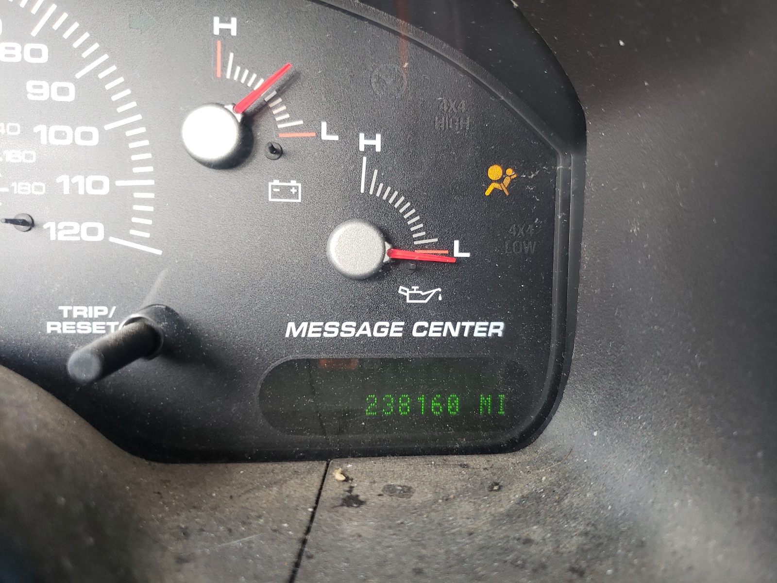 Photo 8 from auction – 2004 FORD EXPEDITION with VIN 1FMFU17L84LB12114