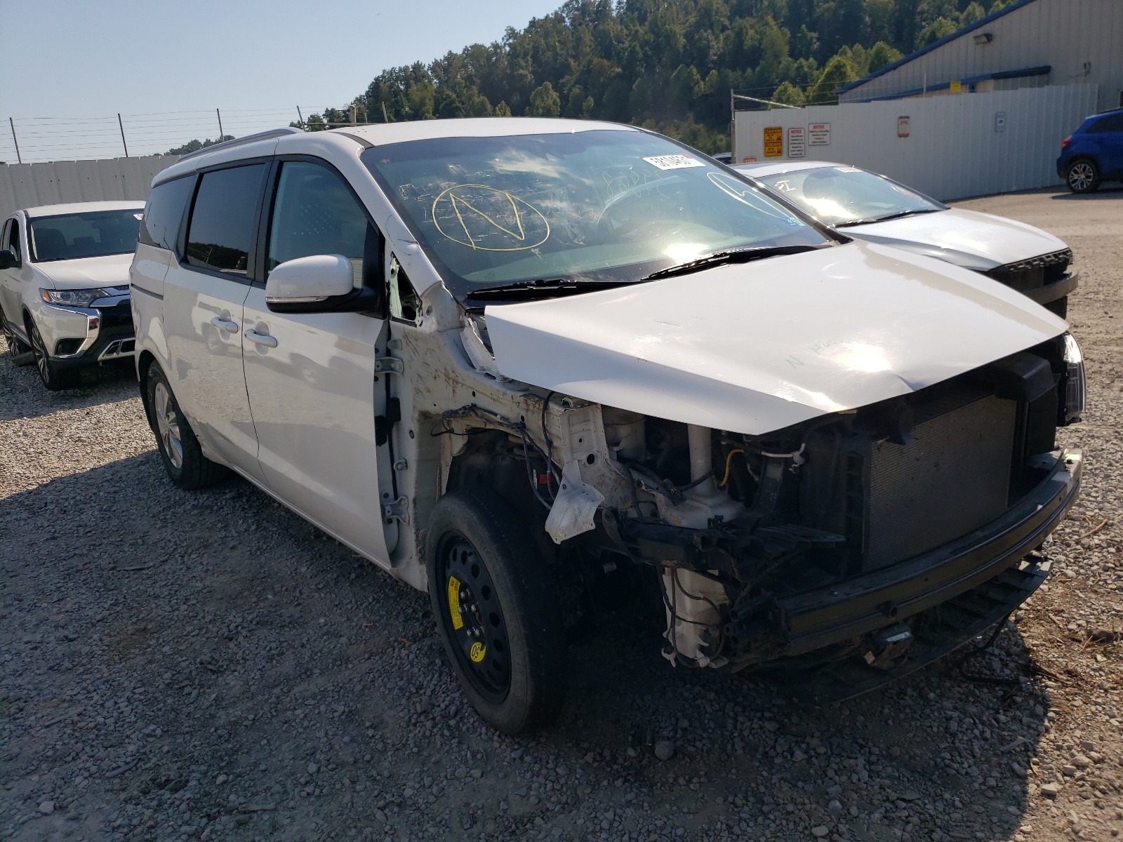 KIA SEDONA LX 2017 with VIN KNDMB5C14H6335705 - Photo from auction