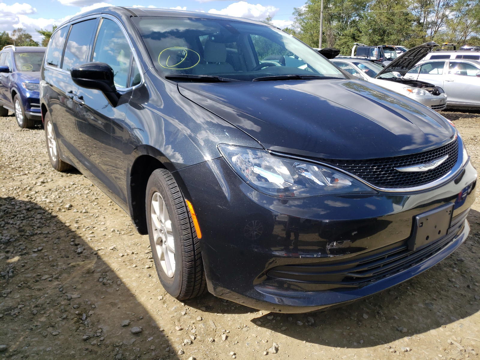 CHRYSLER PACIFICA T 2017 with VIN 2C4RC1DG4HR502586 - Photo from auction